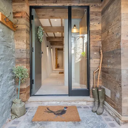 The Hut Retreat Holiday home