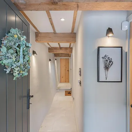 The Hut Retreat בית נופש