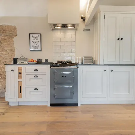 בית נופש The Hut Retreat קירבי לונסדייל